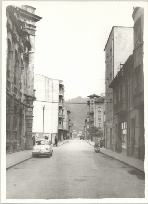 Calle Saturnino Menéndez, El Entrego, 1969. Calle Saturnino Menéndez, El Entrego, 1969.